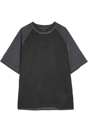 Izzue Playera con logo bordado