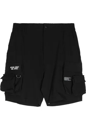 Izzue Shorts cargo con detalle de ojales y placa del logo