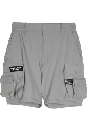 Izzue Shorts cargo con detalle de ojales y placa del logo