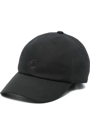 Maje Gorra con detalle de hebilla