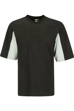 GR10K Playera con detalles en contraste