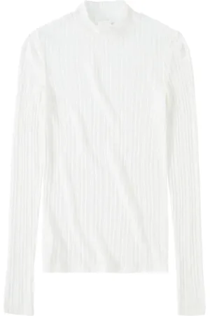 Closed Top de encaje con cuello falso