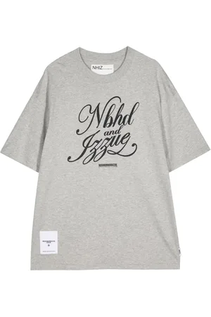 Izzue Playera con logo estampado de x Neighborhood
