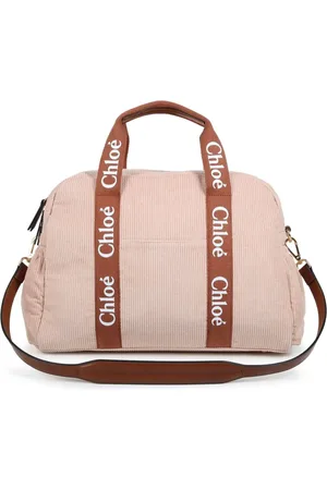 Chloé Pañalera con logo en la correa