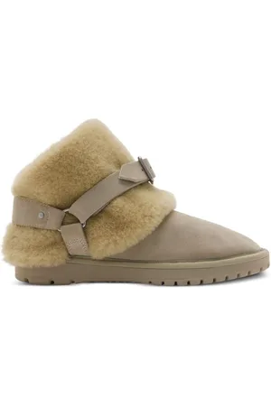 Burberry Botines texturizados con detalle de hebilla