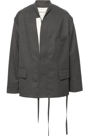 Mordecai Chamarra con cuello esmoquin