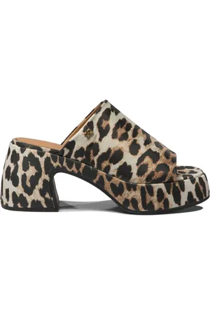 Ganni Mules satinados con estampado de leopardo