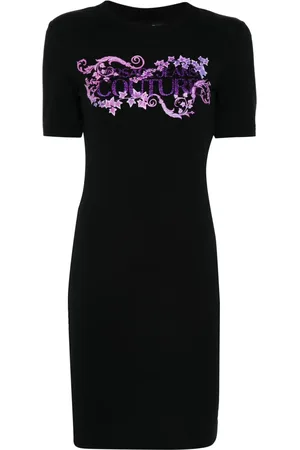 VERSACE Vestido estilo playera con logo estampado
