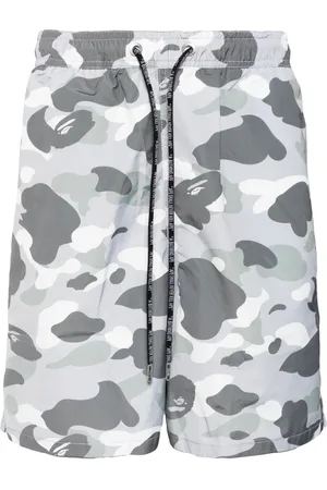 A Bathing Ape Shorts de playa con estampado militar