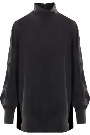 Brunello Cucinelli Blusa de seda con cuello de tortuga