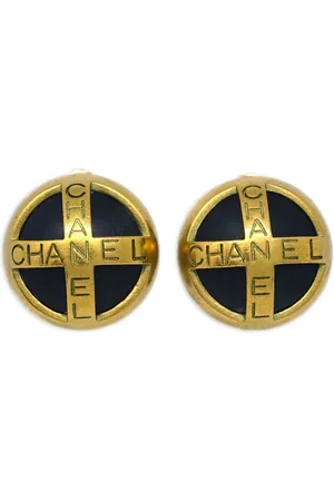 CHANEL Aretes de clip con logo grabado 1994