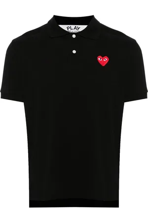 Comme des Garçons Playera tipo polo de piqué con parche de corazón