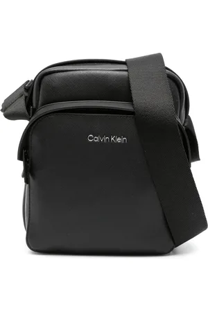 Calvin Klein Mochila tipo mensajero Must Reporter pequeña