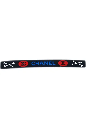 CHANEL Broche para el cabello con logo estampado 2003