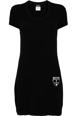 CHANEL Vestido corto con aplique del logo 2007