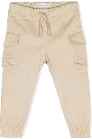 Calvin Klein Pants cargo con diseño ajustado y logo bordado