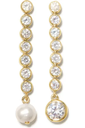 COMPLETEDWORKS Aretes Ascent bañados en oro de 18kt con circonita y perla