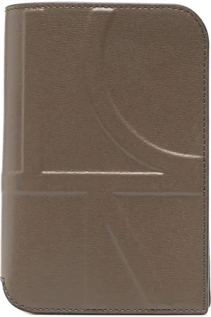 Totême Funda para pasaporte con monograma en relieve