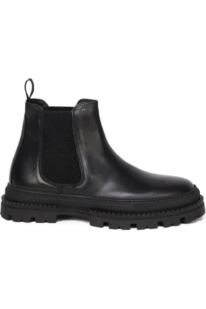 Giuliano Galiano Botas con agujetas