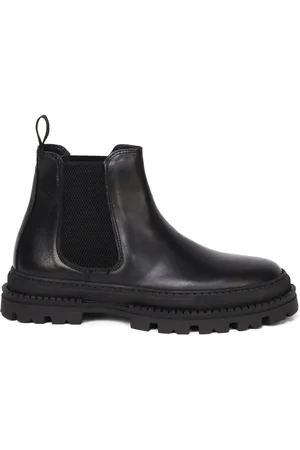 Giuliano Galiano Botas con agujetas