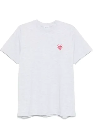 Family First Playera con corazón bordado