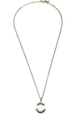 CHANEL Collar con dije del logo 2007