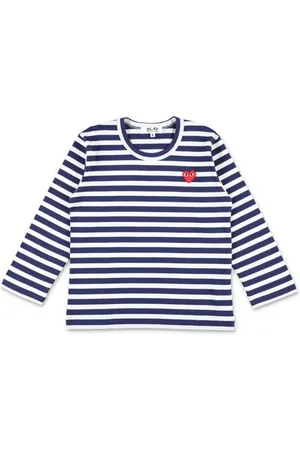 Comme des Garçons Playera a rayas con parche de corazón