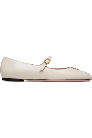 Bally Flats con placa del logo