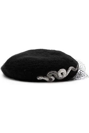 Jennifer Behr Gorro con detalle de serpiente