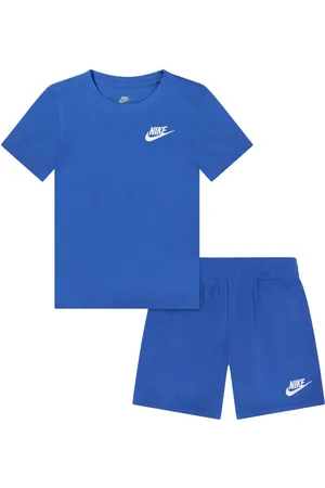 Nike Set de playera y shorts con logo estampado Swoosh