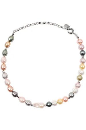 Estile Collar Lewis con detalle de perlas