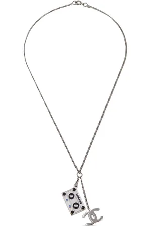 CHANEL Collar con dije 2004