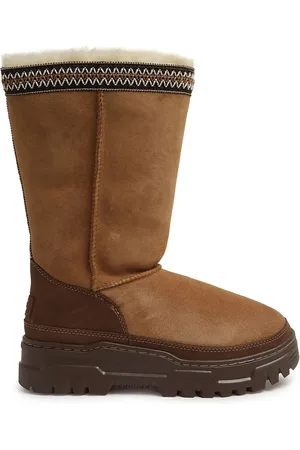 UGG Botas para nieve con forro texturizado