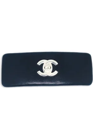 CHANEL Broche para el cabello con logo CC 1990-2000