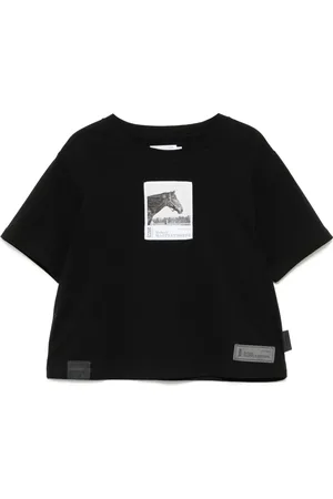 Izzue Playera con parche del logo