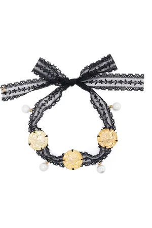 Parlor Collar con aplique de moneda