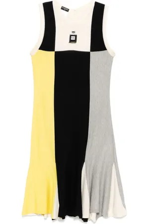 CHANEL Vestido sin mangas con parche del logo 2008