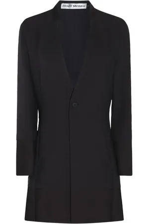 Issey Miyake Abrigo con botones