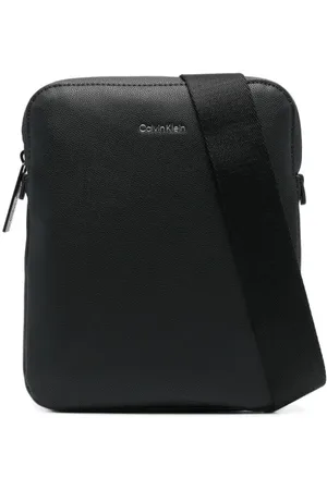 Calvin Klein Mochila tipo mensajero con placa del logo