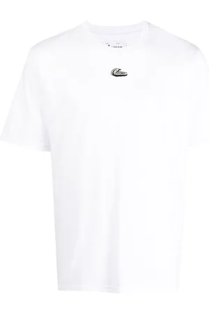 Izzue Playera con parche del logo