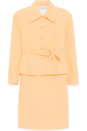 CHANEL Traje de falda con botones 2000