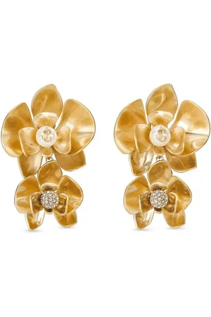 Jimmy Choo Aretes Petal con placa del logo