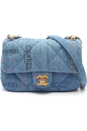 CHANEL 2021s small Classic Flap shoulder bag