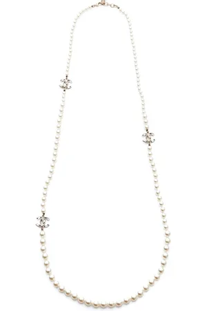 CHANEL Collar con perlas artificiales y logo CC 2016