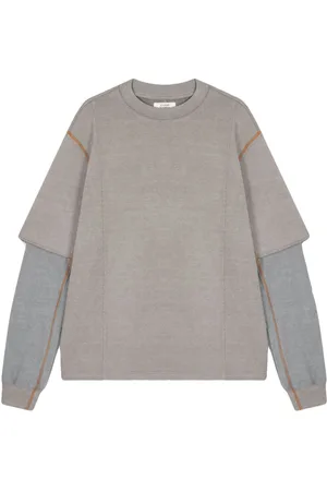 Studio Tomboy Playera a capas