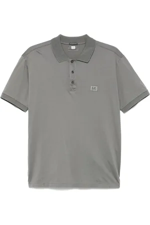 C.P. Company Playera tipo polo con parche del logo
