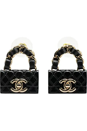 CHANEL Aretes Resin Quilted Lambskin CC Turnlock Chain Flap Push Back Earrings 2023