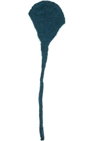 Izzue Logo plaque hat