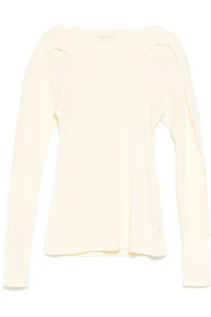 Low Classic Top con detalle de mascada