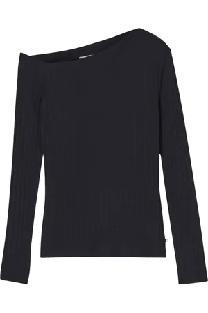 Closed Top con hombro descubierto